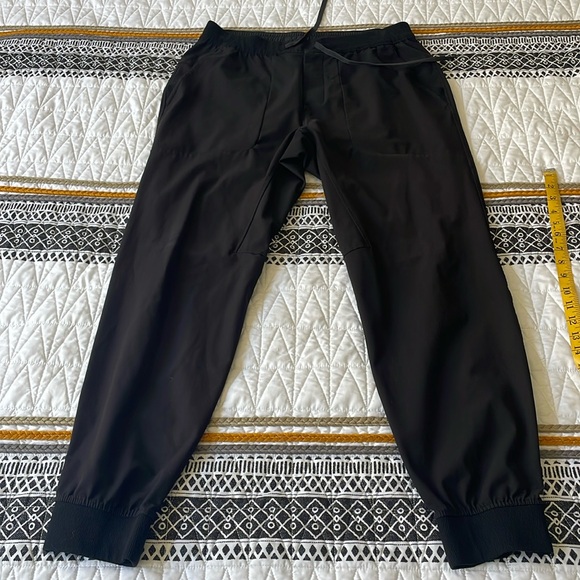 Lululemon athletic men’s pants sz L gently used - Picture 2 of 10